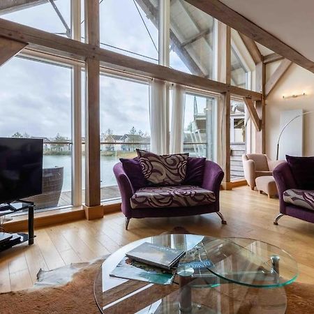 Otters Holt Villa Somerford Keynes Exterior foto