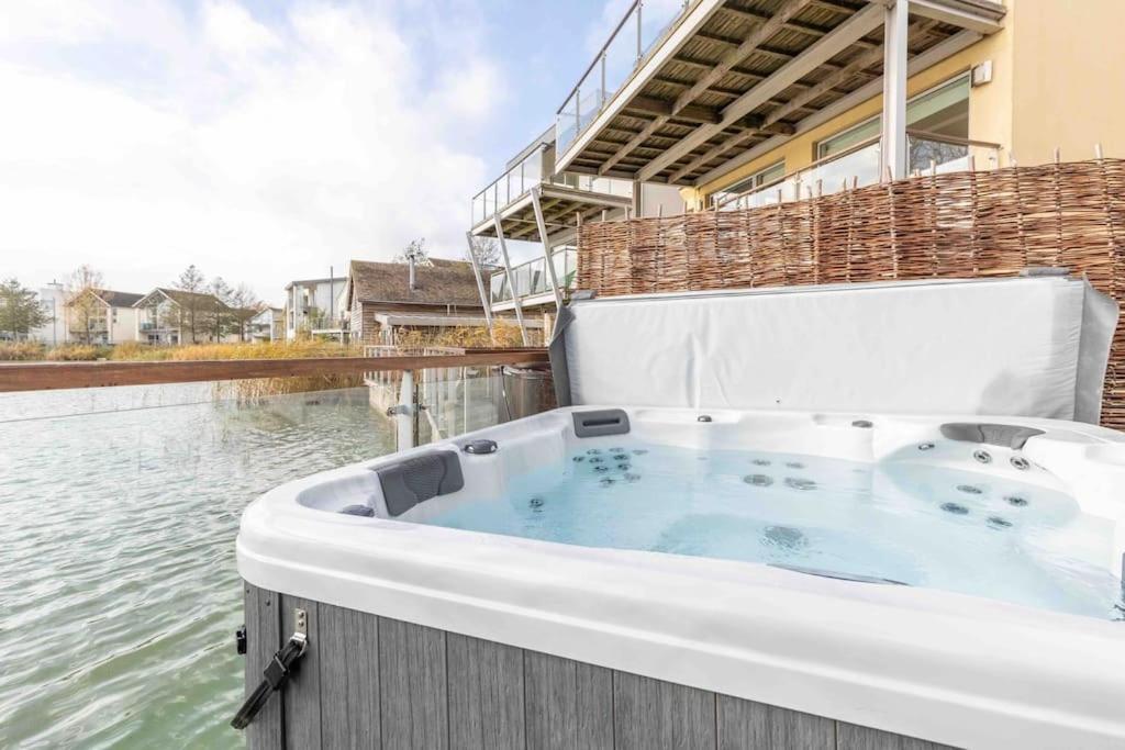 Otters Holt Villa Somerford Keynes Exterior foto