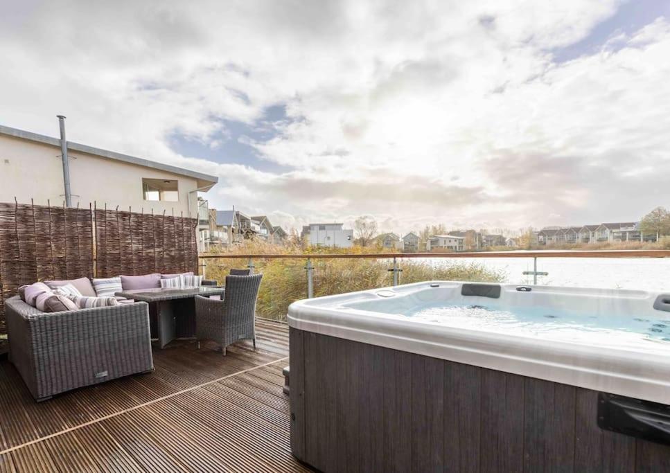 Otters Holt Villa Somerford Keynes Exterior foto