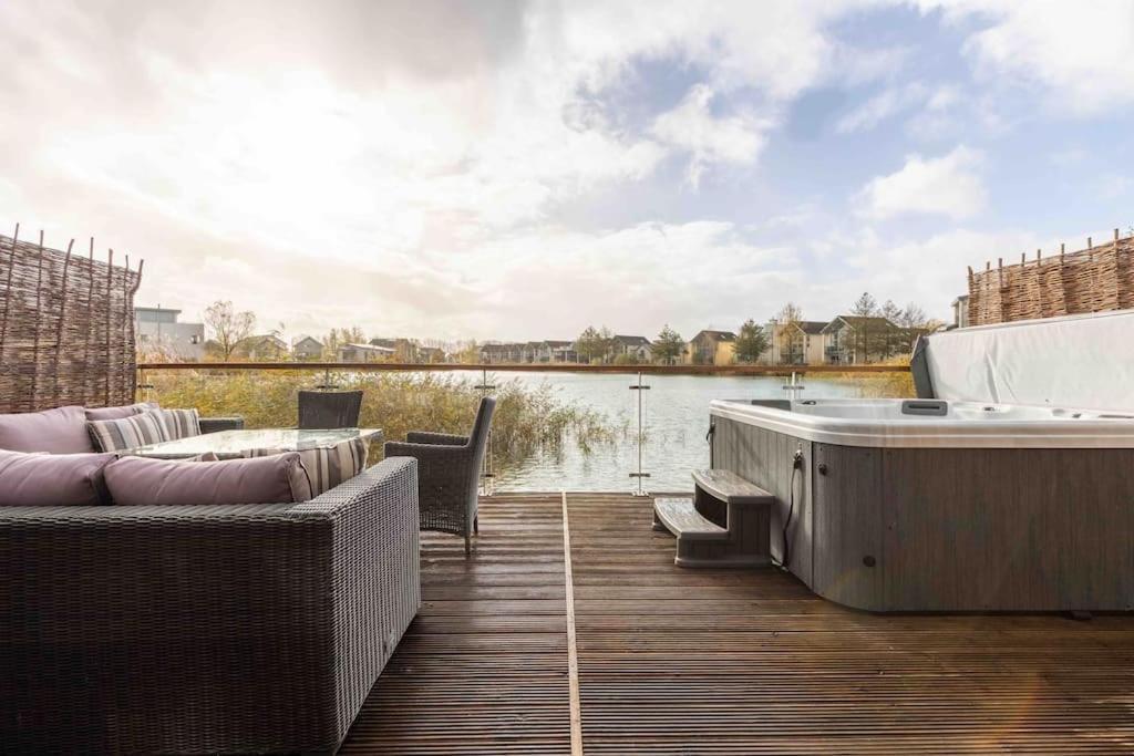 Otters Holt Villa Somerford Keynes Exterior foto