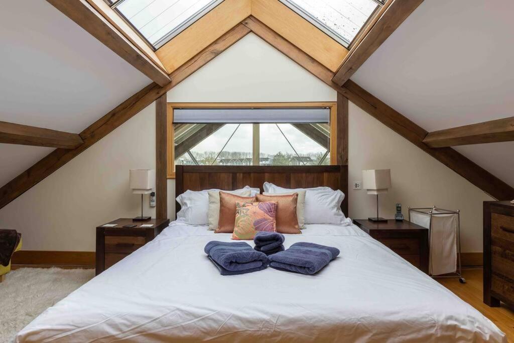 Otters Holt Villa Somerford Keynes Exterior foto