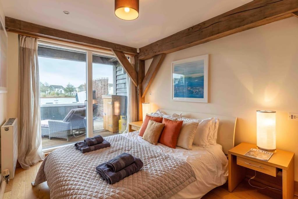 Otters Holt Villa Somerford Keynes Exterior foto