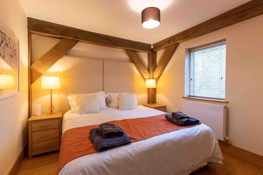 Otters Holt Villa Somerford Keynes Exterior foto