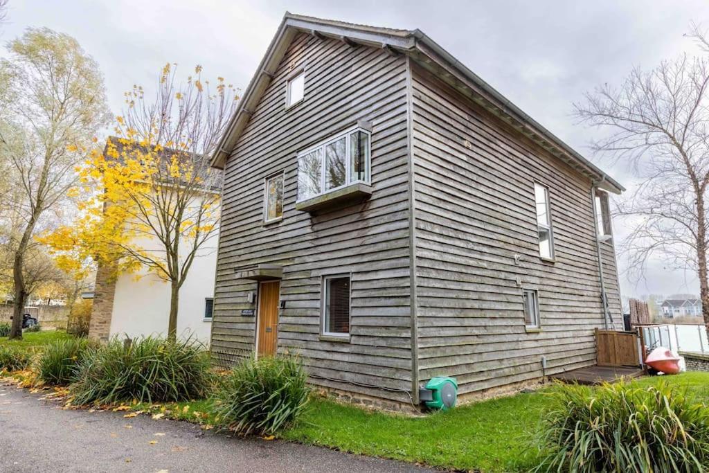Otters Holt Villa Somerford Keynes Exterior foto