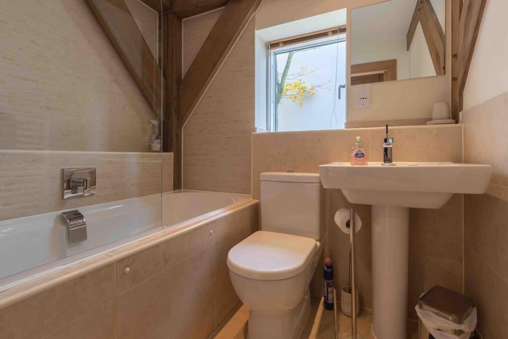 Otters Holt Villa Somerford Keynes Exterior foto