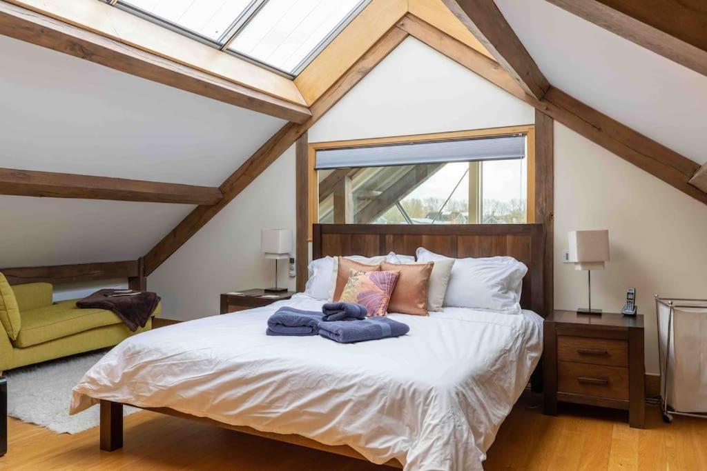 Otters Holt Villa Somerford Keynes Exterior foto