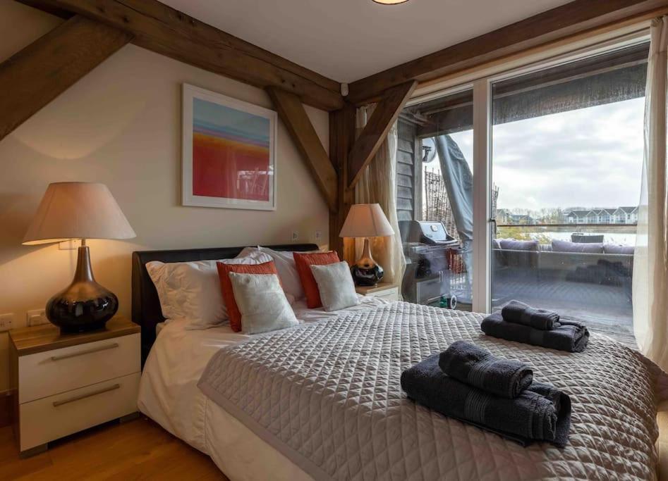 Otters Holt Villa Somerford Keynes Exterior foto